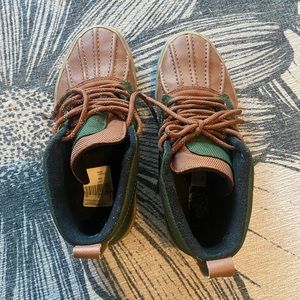 US men’s size 9 Vans Boots